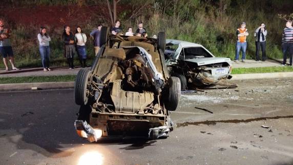 Colisão entre dois veículos deixa feridos na Av. América em Santa Rosa - foto 3