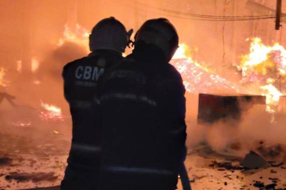 Incêndio atinge madeireira em Sapucaia do Sul - foto 2