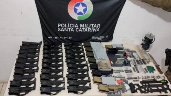 Homem é resgatado e preso após fugir de abordagem policial e cair no mar - foto 3