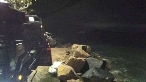 Homem é resgatado e preso após fugir de abordagem policial e cair no mar - foto 2