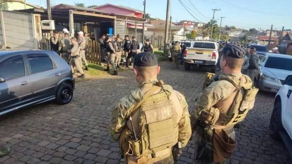 O dinheiro também foi recuperado, cerca de R$ 36 mil reais, da agência Cresol em Camargo