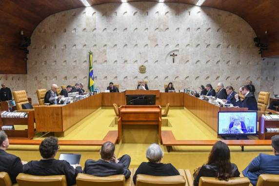 Nesta quinta-feira, Gilmar Mendes e Rosa Weber votaram pela inconstitucionalidade da lei que define como crime portar drogas para consumo; Cristiano Zanin abriu divergência