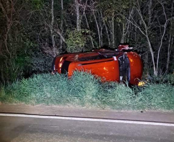 Idoso fica preso ás ferragens de veículo após colisão na RS-522 em Ijuí - foto 2