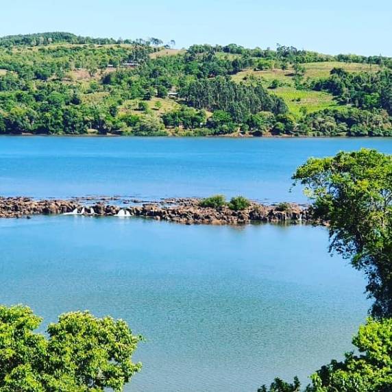 Embarcação com três argentinos virou no final da tarde de domingo