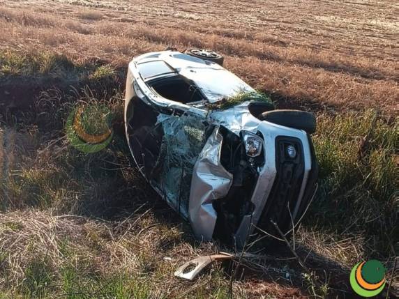 O condutor do veículo foi ejetado do automóvel durante o capotamento e perdeu a vida no local do acidente