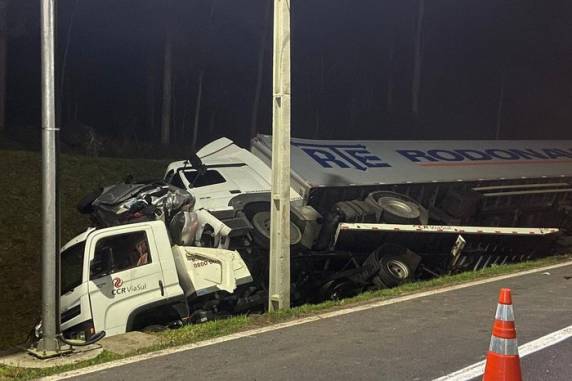 Duas pessoas morrem em acidente na freeway, em Gravataí - foto 2