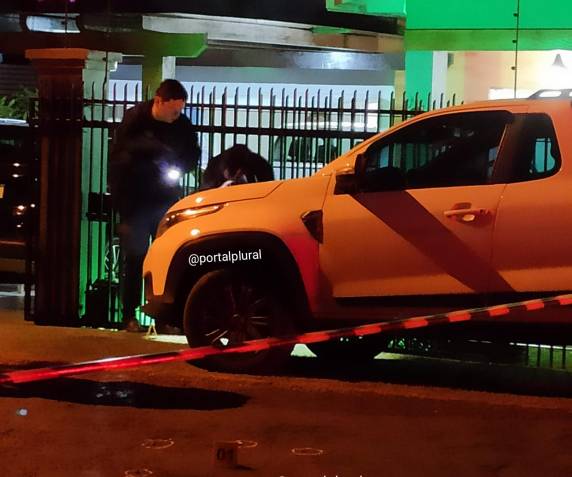 Um homem com as iniciais M.K veio a óbito no local, após sua ser alvejada a tiros