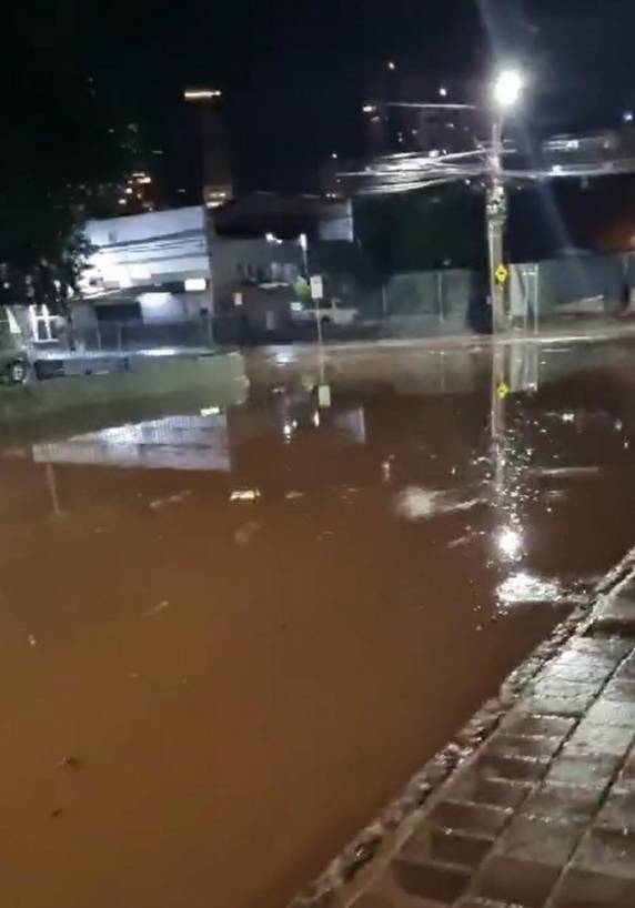 Defesa Civil do Estado contabiliza aproximadamente 160 pessoas afetadas em Sarandi e 78 em Passo Fundo até o início da madrugada desta segunda-feira