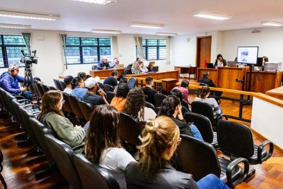 Criança de três anos, foi levada com diversos hematomas a um hospital da cidade da Região Metropolitana no ano passado; investigação indicou que ela era submetida a agressões frequentes