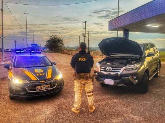 O motorista, gaúcho de 53 anos, alegou que comprou o carro de um desconhecido no Rio Grande do Sul e que não sabia que era roubado