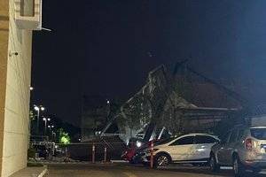 Ventania deixa pelo menos seis bairros de Porto Alegre sem luz e impede pousos no aeroporto Salgado Filho - foto 2