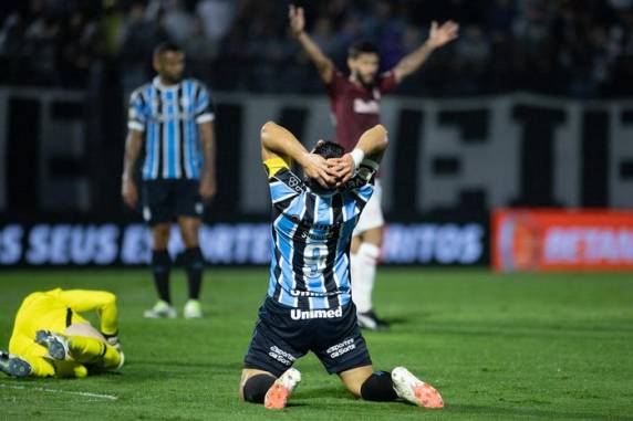 Derrota desta quinta-feira foi a terceira seguida em jogos fora de casa