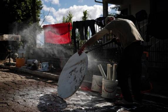 Com determinação e esperança, moradores começam reconstrução de Roca Sales - foto 5