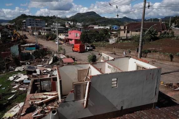 Com determinação e esperança, moradores começam reconstrução de Roca Sales - foto 3