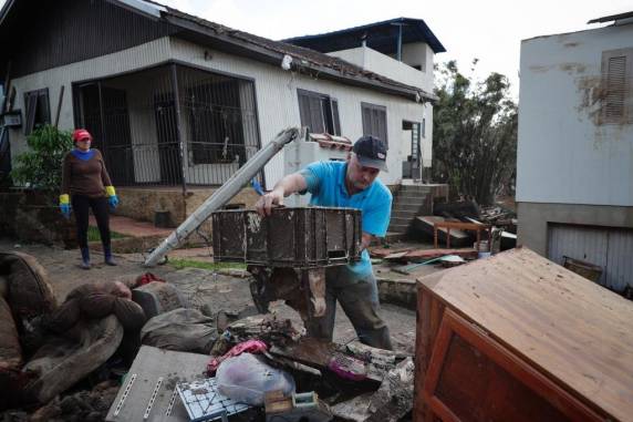 Com determinação e esperança, moradores começam reconstrução de Roca Sales - foto 4
