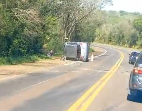 Sistema arranca e para ocorria durante serviço de operários na lateral da rodovia