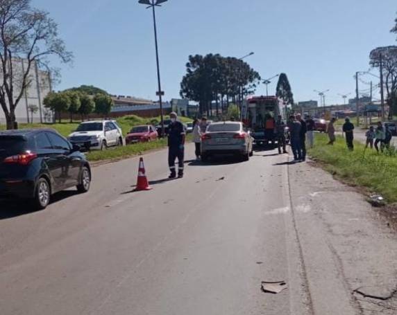A colisão foi violenta e ambos os veículos ficaram com danos de grande monta.