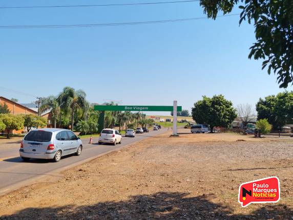 Fluxo de veículos é controlado no local para obras no trevo da BR-472. Ninguém ficou ferido.