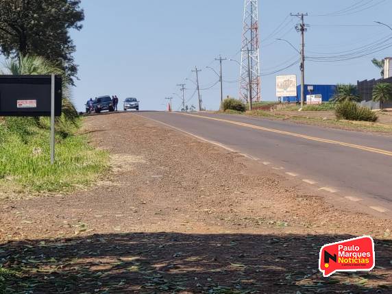 Fluxo de veículos é controlado no local para obras no trevo da BR-472. Ninguém ficou ferido.