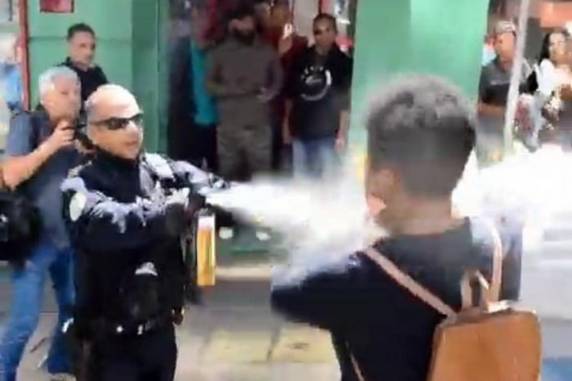 No tumulto, deputada estadual Laura Sito (PT) foi atingida no rosto por spray de pimenta; ela registrou boletim de ocorrência na Polícia Civil