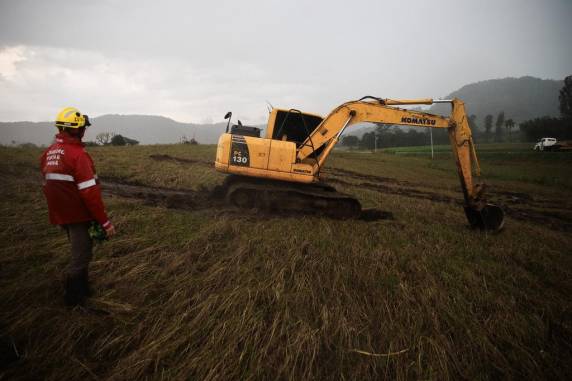 Em meio à reconstrução e ao retorno da chuva, bombeiros do Paraná coordenam buscas por desaparecidos em Colinas - foto 2