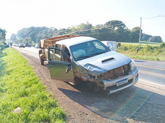 Acidente entre duas caminhonetes é registrado na BR 285 em Passo Fundo - foto 2