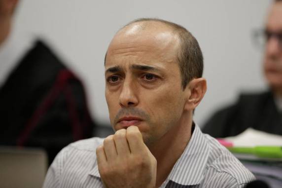 Eles também foram sentenciados por submissão a vexame e constrangimento, em regime inicial semiaberto; processo corria em paralelo ao que julgava denúncia pelo homicídio do garoto