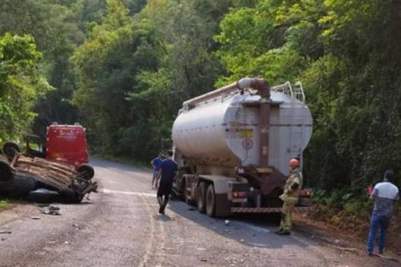 Colisão frontal ocorreu por volta das 9h deste sábado na RS-587