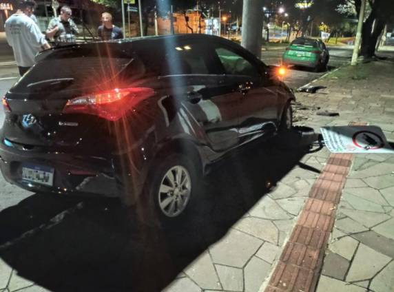 A mulher era condutora de um Hyundai/HB20 preto e perdeu o controle de seu veículo