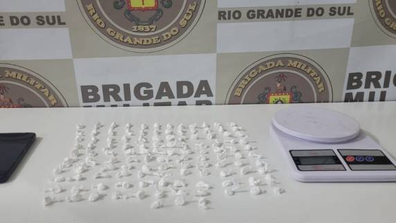 A BM deu voz de prisão em flagrante para o homem, que foi conduzido para a Delegacia de Polícia de São Luiz Gonzaga.
