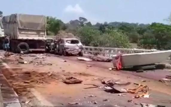 Cerca de 9 viaturas foram encaminhadas para o local do acidente. Segundo Tiago Carrijo, diretor do Samu, há muitas vítimas em estado grave.