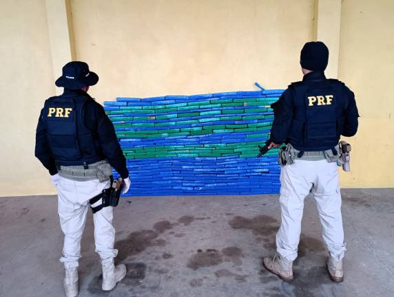 Casal preso em flagrante entregaria o carregamento de droga em Florianópolis