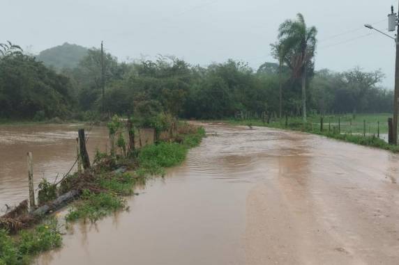 Mulher morre em Barra do Ribeiro; BM diz que carro da vítima foi arrastado por água - foto 3