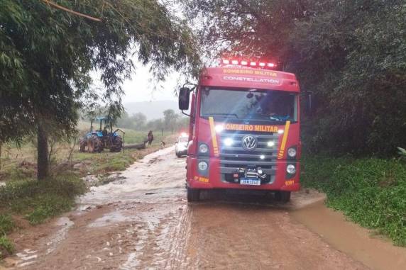 Mulher morre em Barra do Ribeiro; BM diz que carro da vítima foi arrastado por água - foto 2