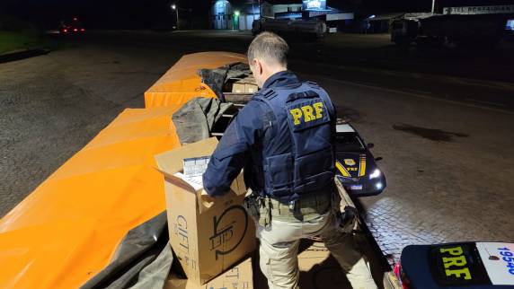 PRF apreende bitrem carregado com cerca de 400 mil maços de cigarros contrabandeados - foto 3