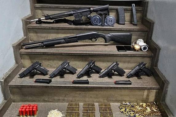 Um outro indivíduo foi preso, além da apreensão de armamentos