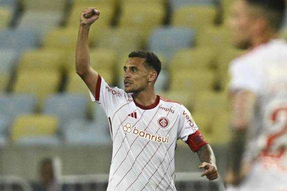 Fluminense e Internacional abrem semifinal com empate eletrizante