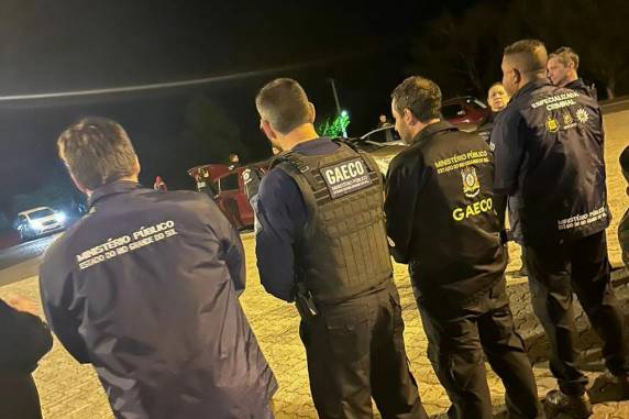 As ordens foram expedidas pela Quarta Câmara Criminal do Tribunal de Justiça do Rio Grande do Sul.