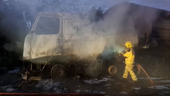 Carreta fica destruída por incêndio na RS-342 em Ijuí - foto 3
