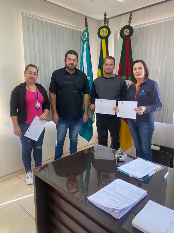 Jovens prestam juramento à bandeira em Alegria - foto 3