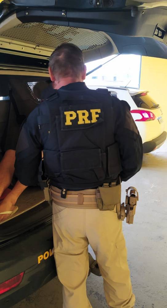 Homem é preso em Joinville quando tentava levar carro furtado ao Paraná - foto 3
