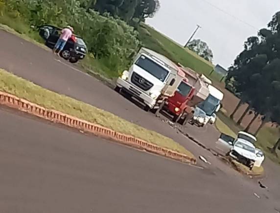Acidente na BR-468 envolve dois veículos na região Celeiro - foto 2