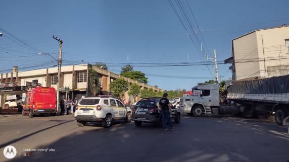 Acidente com caminhão desgovernado no Centro de Horizontina mata uma pessoa - foto 2