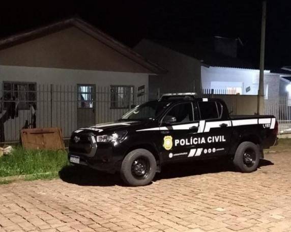 A equipe Volante da Polícia Civil foi ao local do crime e fez o levantamento fotográfico e coleta de demais provas.