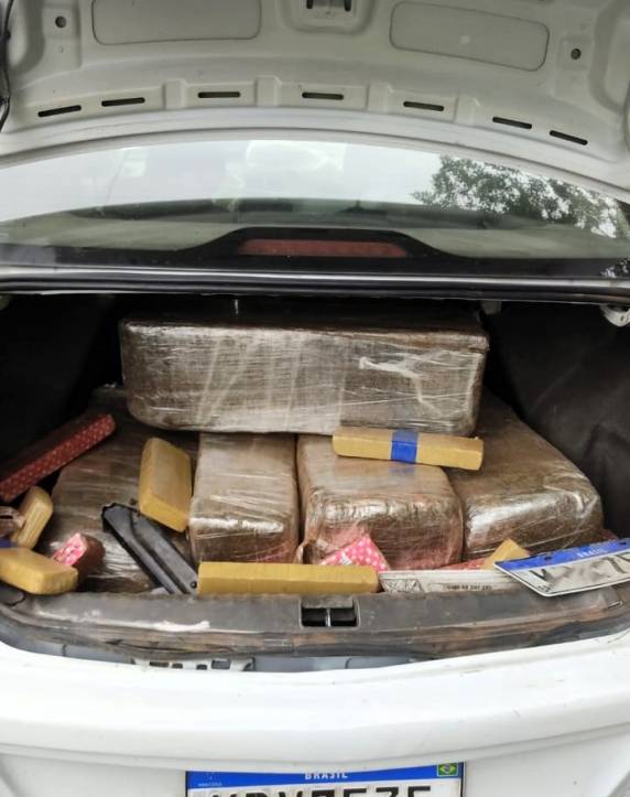 Homem tenta fugir mas é preso com mais de 200kg de maconha na BR-101 em Joinville - foto 5