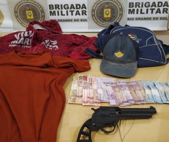 Segundo informações de funcionários do local, um homem anunciou o assalto à Secretária do local.