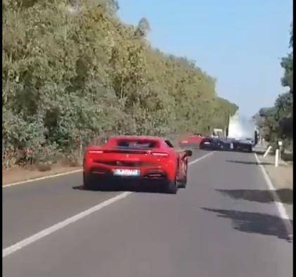 Vítimas participavam de excursão tradicional na Sardenha com carros esportivos