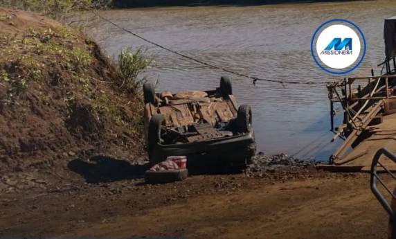 Caso aconteceu em Mato Queimado, no Noroeste do estado, em 26 de agosto. Marido da vítima é o suspeito do crime e disse à polícia que não conseguiu parar porque carro teve um problema mecânico. Veículo passa por perícia.