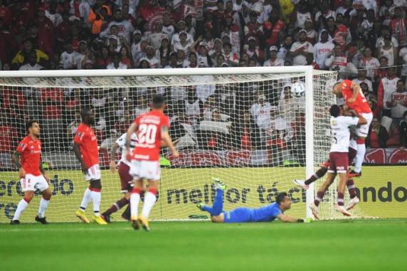 Colorado vencia por 1 a 0, mas levou dois gols do Fluminense na reta final do confronto