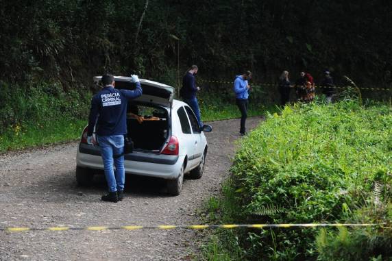 A criança está entubada em estado grave na UTI pediátrica de um hospital da cidade